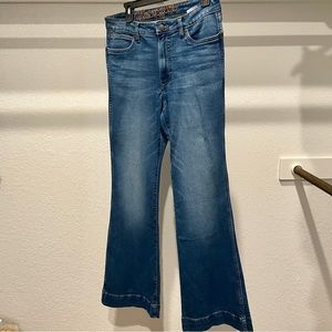 Women’s Wrangler Retro Flares